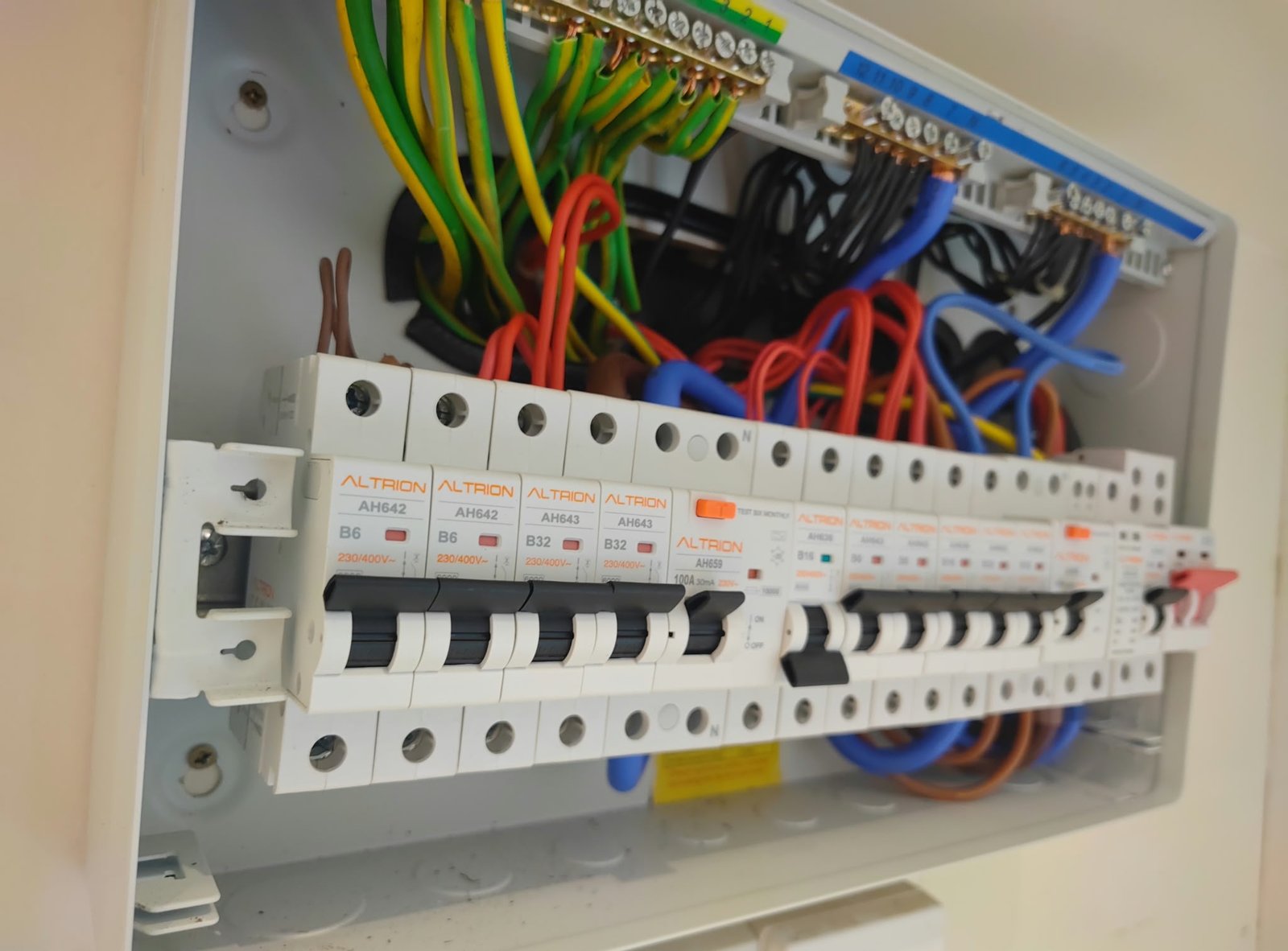 Emergency electrician at work in Seaford